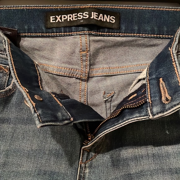 Express Jeans with Roses Embroidered on the side, Ankle Legging, Mid Rise - Picture 8 of 14